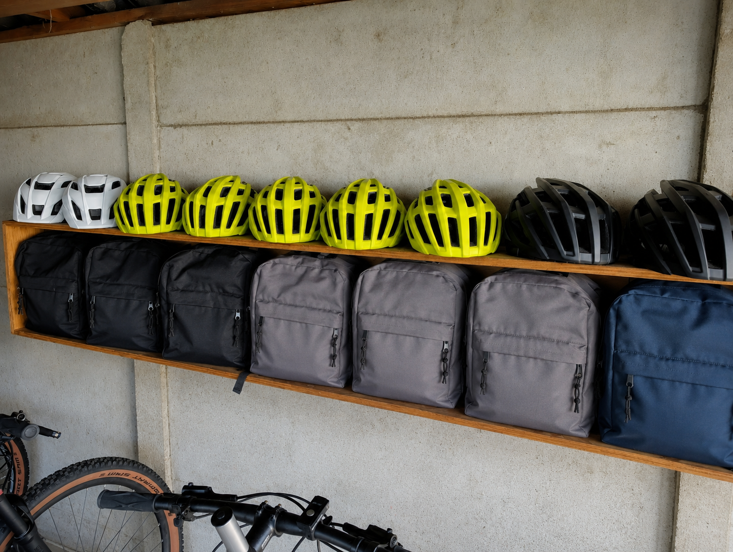 Helme und Notfallsets bei MTB Twente